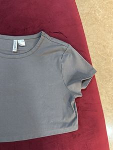 H&amp;M Tee Bust- 34/36