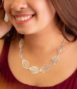 Elegant Leaf Design Necklace