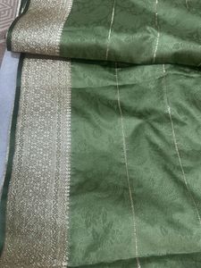Elegant olive 🫒 Silk Saree with Gold Zari Work
