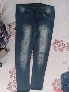 Ripped Skinny Jeans