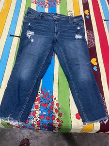 Trendy Ripped Cropped Jeans length 36