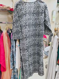 Stylish Black &amp; White Printed Kurta