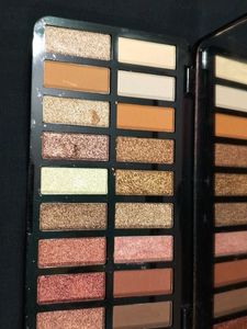 L.A. Colors 20 Color Eyeshadow Palette