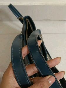 Stylish Teal Handbag with Gold Chain