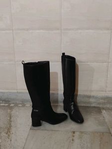 Chic Black Knee-High Boots