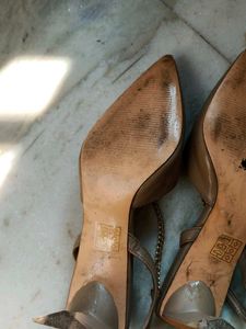 Elegant Chain Detail Pointed Toe Flats