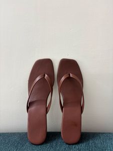 Stylish Brown Block Heel Thong Sandals