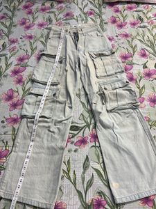 Baggy Light Wash Cargo Jeans