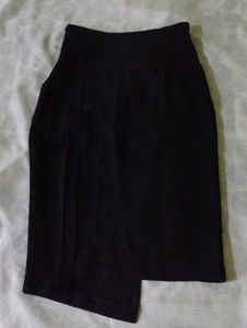 Chic Black Pencil Skirt 🖤