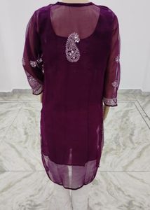 Elegant Lucknowi Chikan Kurti