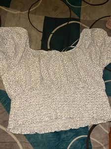 Chic Leopard Print Smocked Crop Top