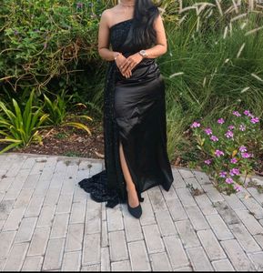 Sparkling Black One-Shoulder Gown
