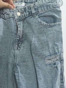 Light Wash Ripped Jeans