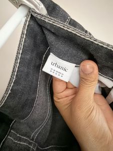 Urbanic Black Straight-Leg Jeans