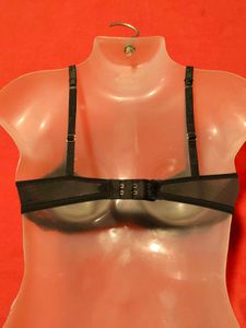 Women’s Black Lace Underwired Bra 30C