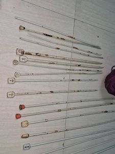 Vintage Knitting Needles and Yarn Set pick up 20