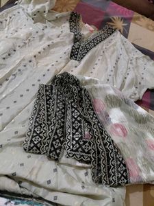 pakistani suit🖤🩶with heavy dupatta