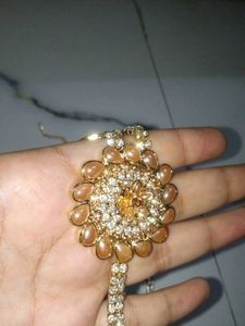 Hathphul and maangtika