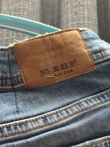ZARA Embroidered skinny jeans