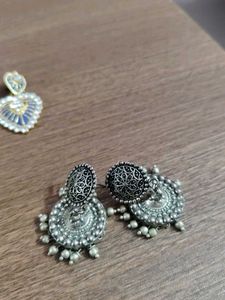 combo of two earrings