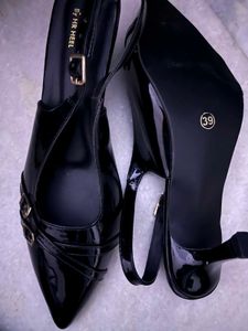 Chic Black Patent Slingback Heels