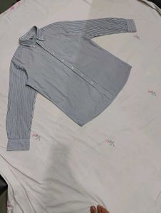 UNIQLO Men's Striped Button-Down Shirt