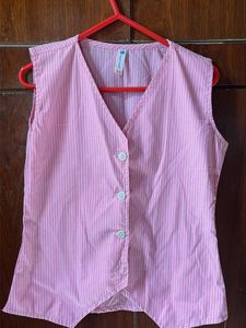 pink vest top