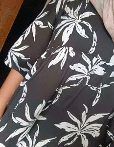 Chic Black &amp; White Floral Mini Dress