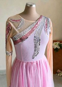 with freebies 🫶 Stunning Pink Embellished Gown
