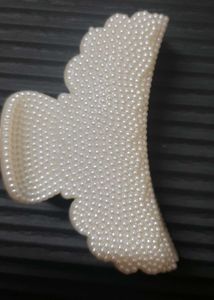 Pearl Hair Claw Clip