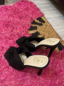 Chic Black Bow Heels