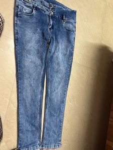 HIGH WAIST BLUE JEANS WITH TRENDY MODEL