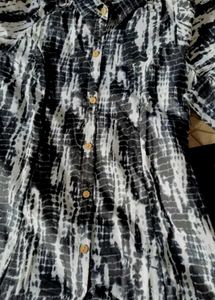 Stylish black and white kurta set!