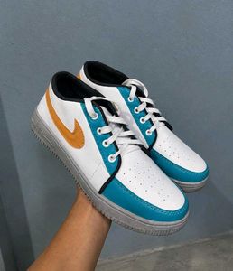 High top sneaker