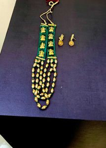Green Velvet Gold Tone Necklace &amp; Earrings Set