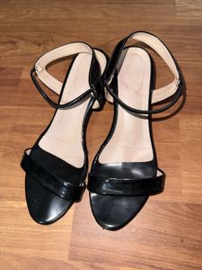 Black Patent Strappy Heels- used | Size 5