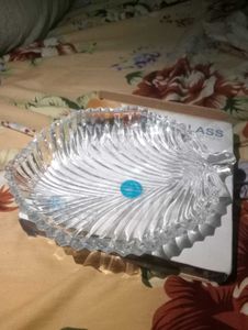 Glass Leaf-Shaped Fruit Plate