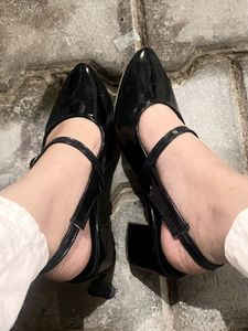 Chic Black Patent Slingback Heels
