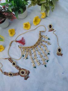 Exquisite Kundan &amp; Emerald Jewellery Set