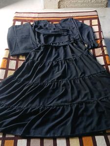 Elegant Black Tiered abaya