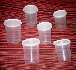 Set Of 6 Plastic Glasses With Lids