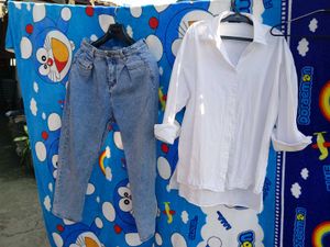 High waist 28 Light Wash Jeans