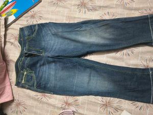 Cantabil Blue Denim Capri Jeans in 32 waist