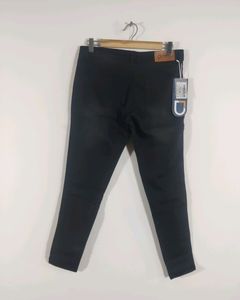 Black Skinny Fit Jeans (Women)