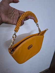 Stylish Mustard Handbag with Gold Chain