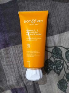 Dot &amp; Key Vitamin C+E Face Wash