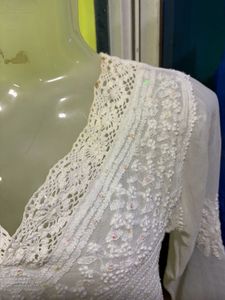 🫶🏻🤍🤍🤍*White Chikankari short kurti