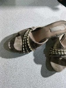 Elegant Slides with Pearl Detail