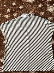 Striped v-shape top