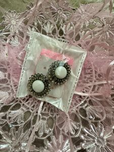 Elegant White &amp; Silver Stud Earrings